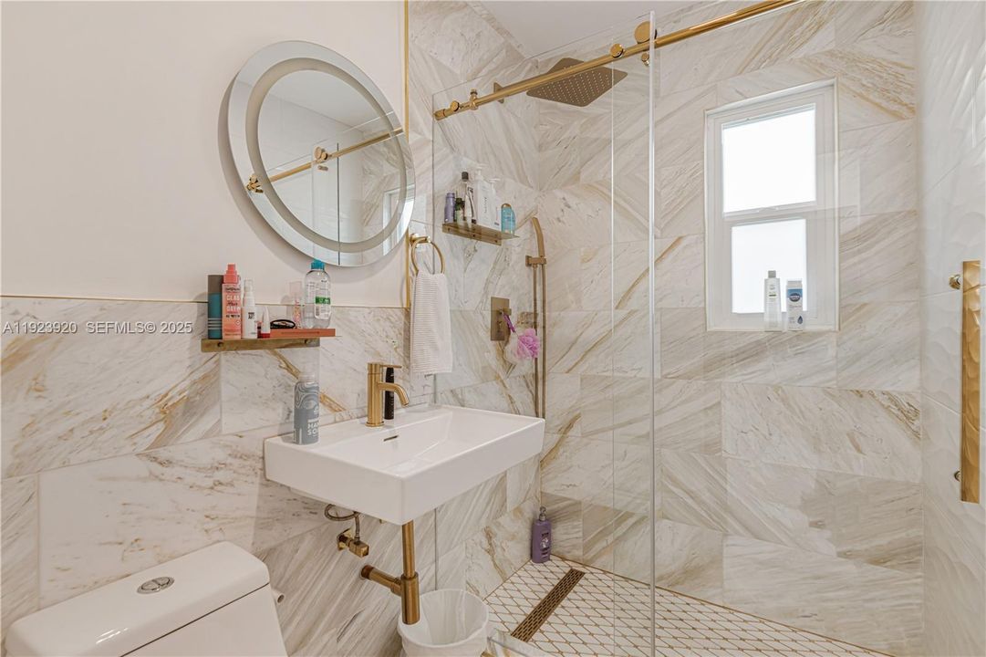 For Sale: $1,180,000 (3 beds, 2 baths, 1470 Square Feet)