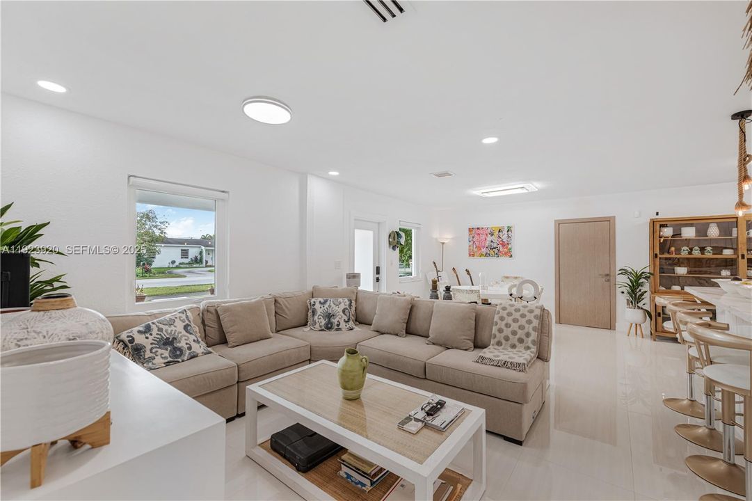 For Sale: $1,180,000 (3 beds, 2 baths, 1470 Square Feet)