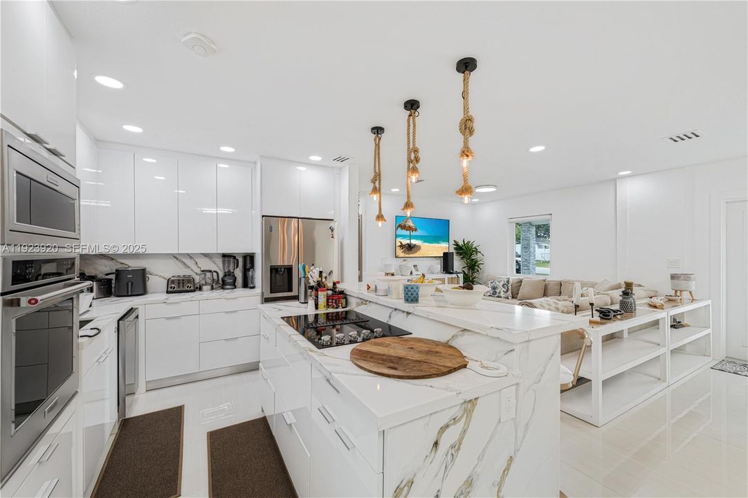 For Sale: $1,180,000 (3 beds, 2 baths, 1470 Square Feet)