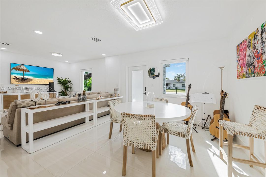 For Sale: $1,180,000 (3 beds, 2 baths, 1470 Square Feet)