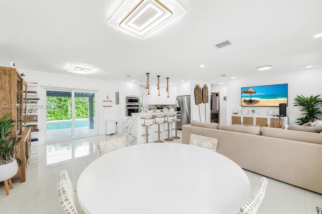 For Sale: $1,180,000 (3 beds, 2 baths, 1470 Square Feet)