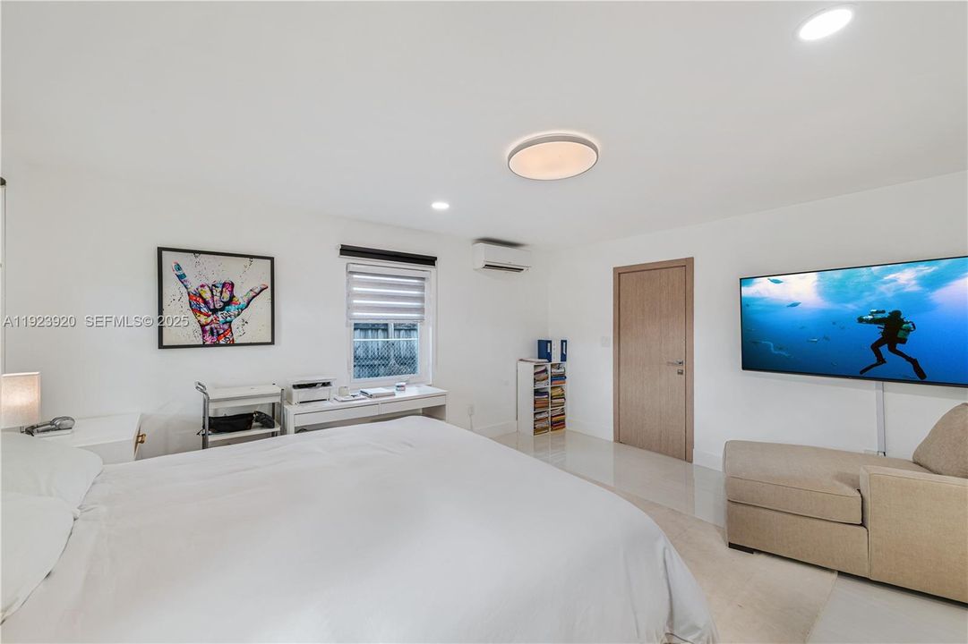 For Sale: $1,180,000 (3 beds, 2 baths, 1470 Square Feet)