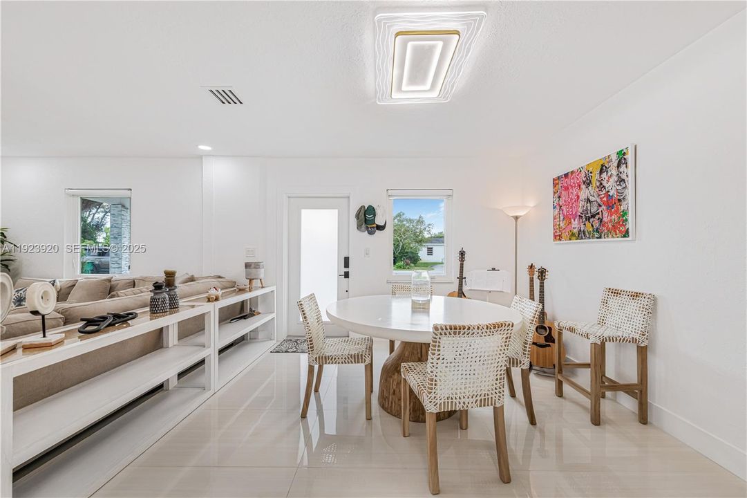 For Sale: $1,180,000 (3 beds, 2 baths, 1470 Square Feet)