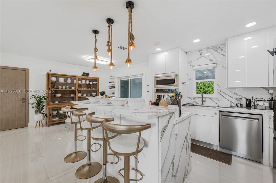 For Sale: $1,180,000 (3 beds, 2 baths, 1470 Square Feet)