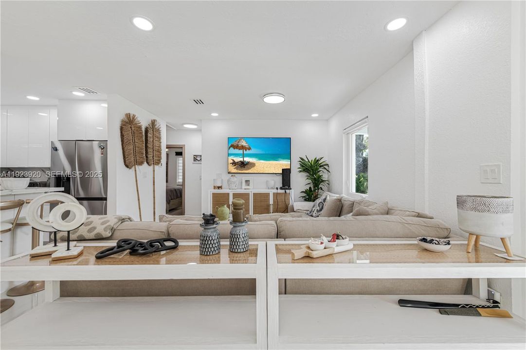 For Sale: $1,180,000 (3 beds, 2 baths, 1470 Square Feet)