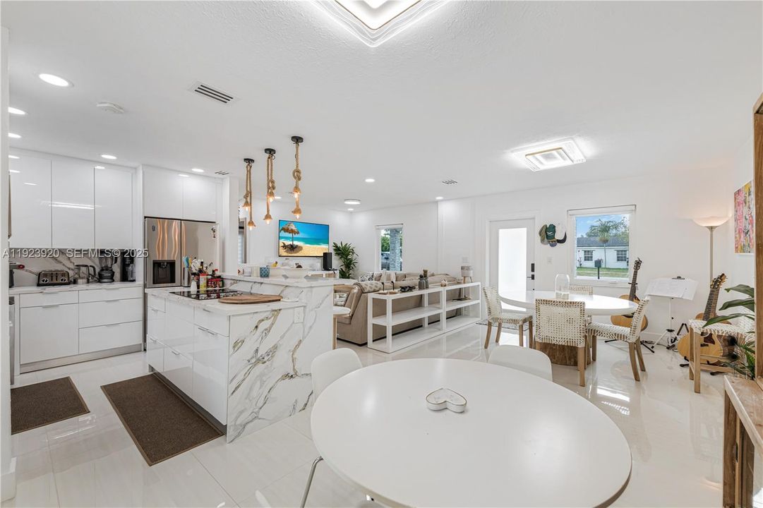 For Sale: $1,180,000 (3 beds, 2 baths, 1470 Square Feet)