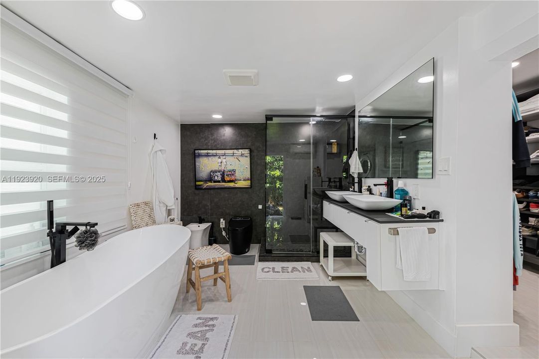 For Sale: $1,180,000 (3 beds, 2 baths, 1470 Square Feet)