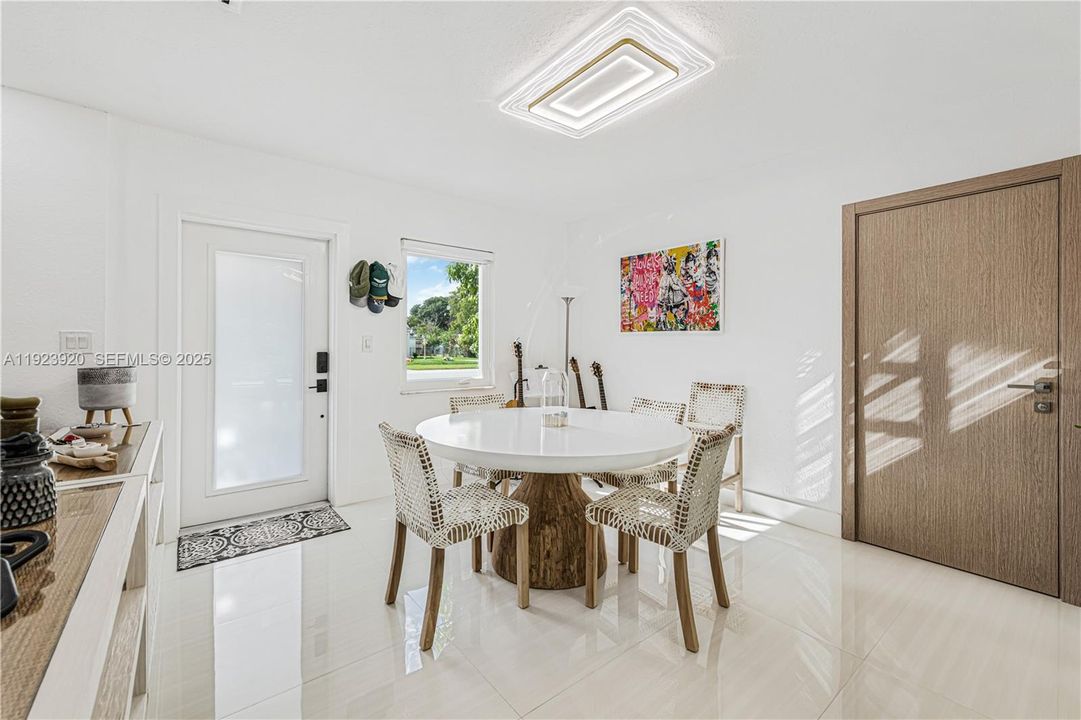 For Sale: $1,180,000 (3 beds, 2 baths, 1470 Square Feet)