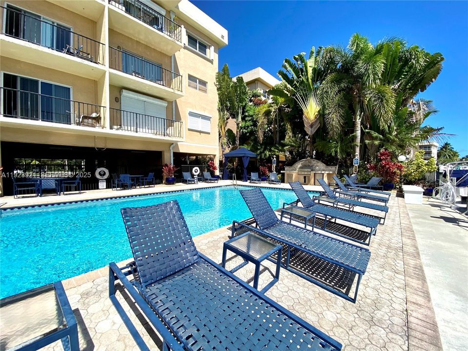 待售: $199,000 (0 贝兹, 1 浴室, 560 平方英尺)