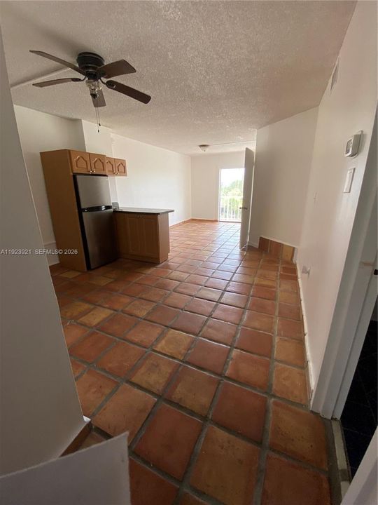 For Sale: $155,000 (1 beds, 1 baths, 560 Square Feet)
