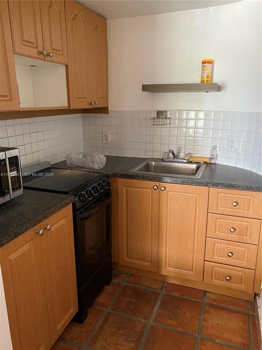For Sale: $155,000 (1 beds, 1 baths, 560 Square Feet)