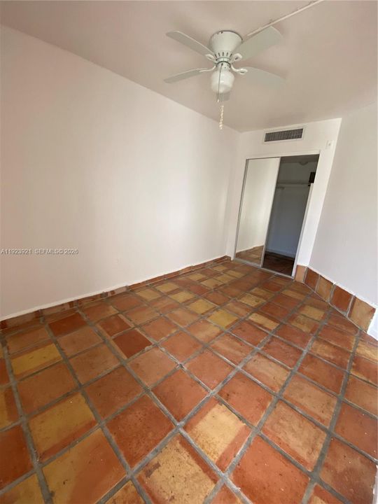 For Sale: $155,000 (1 beds, 1 baths, 560 Square Feet)