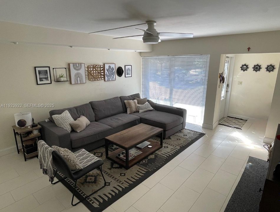 出租: $3,800 (2 贝兹, 2 浴室, 1500 平方英尺)