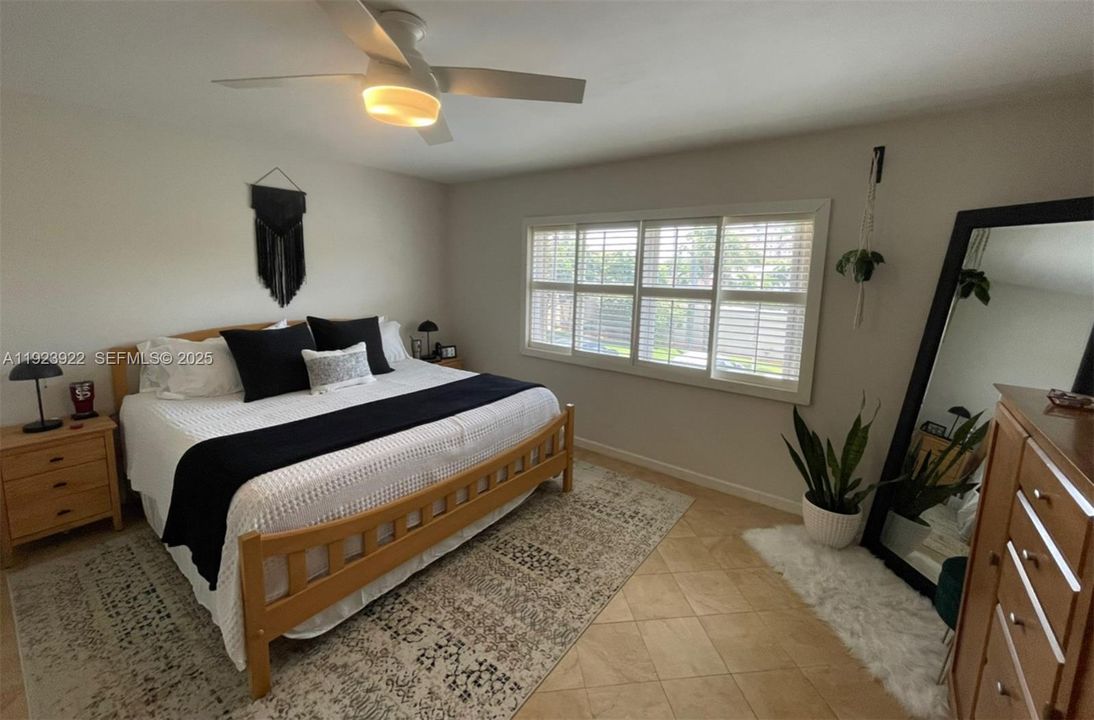 出租: $3,800 (2 贝兹, 2 浴室, 1500 平方英尺)