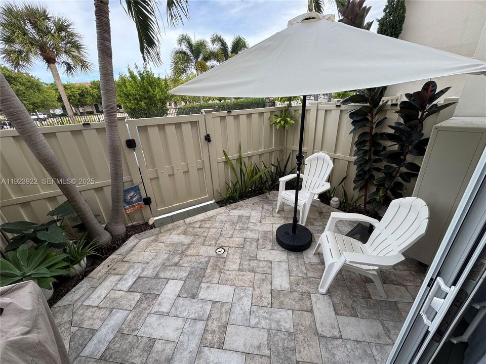 出租: $3,800 (2 贝兹, 2 浴室, 1500 平方英尺)