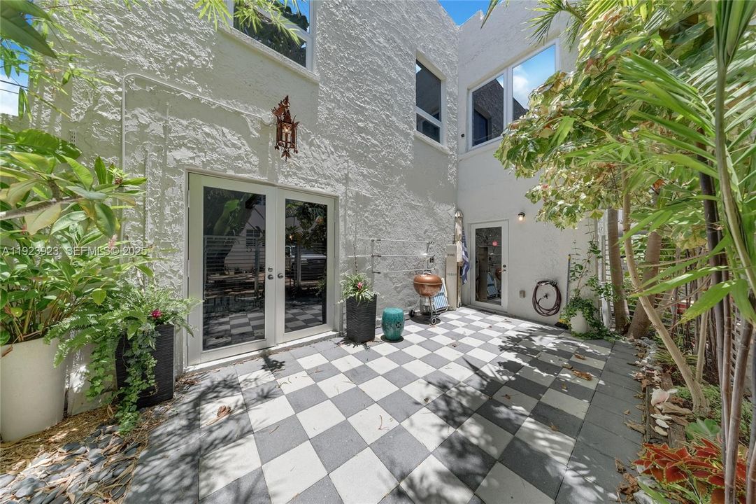 En Venta: $1,550,000 (3 camas, 2 baños, 1680 Pies cuadrados)