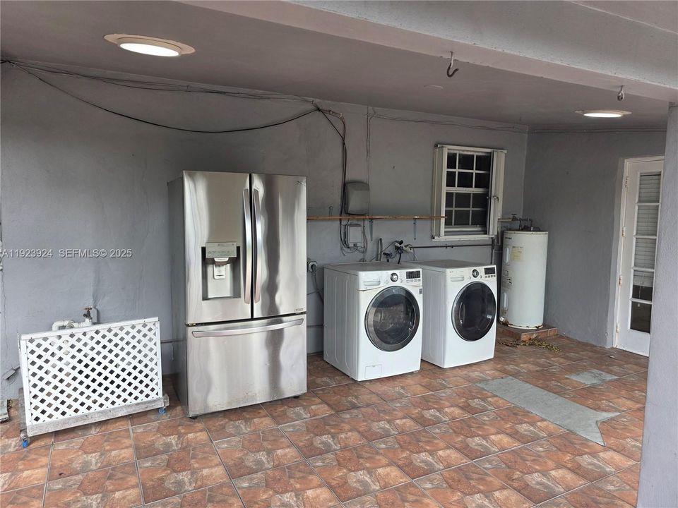 For Rent: $3,250 (3 beds, 1 baths, 1361 Square Feet)
