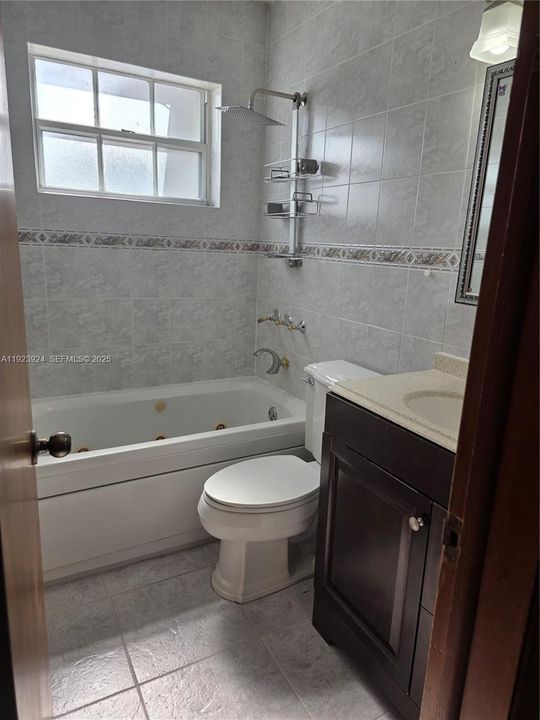 For Rent: $3,250 (3 beds, 1 baths, 1361 Square Feet)