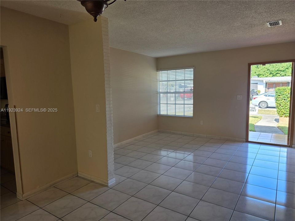 For Rent: $3,250 (3 beds, 1 baths, 1361 Square Feet)