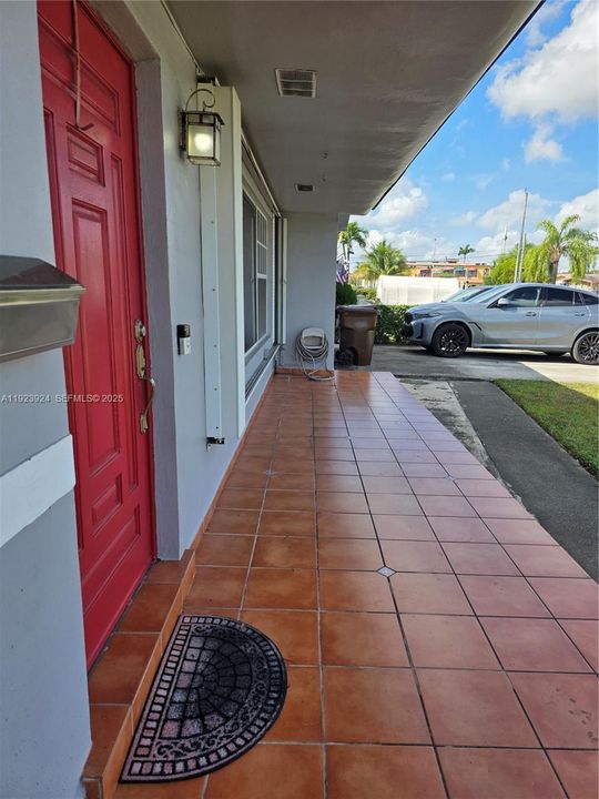 For Rent: $3,250 (3 beds, 1 baths, 1361 Square Feet)