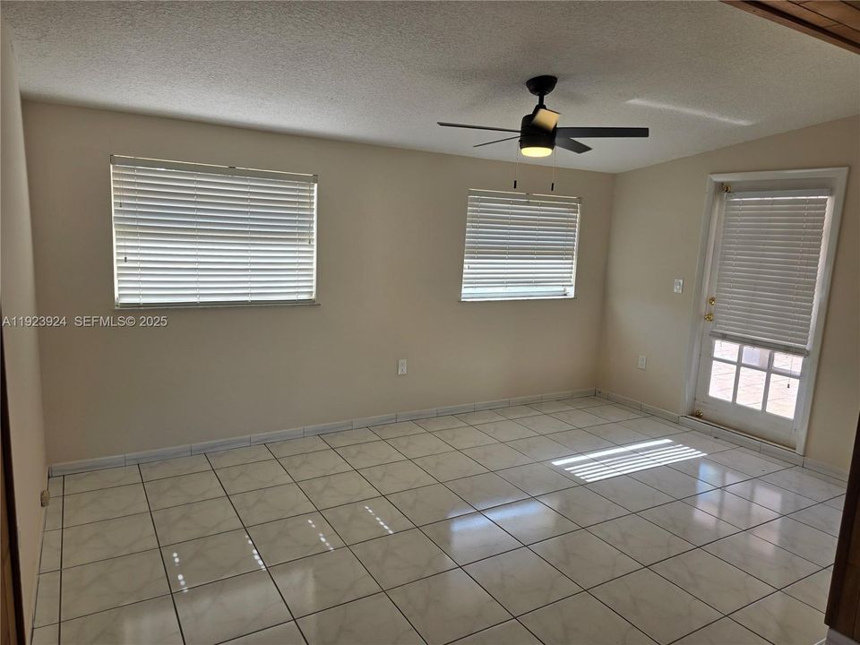 For Rent: $3,250 (3 beds, 1 baths, 1361 Square Feet)