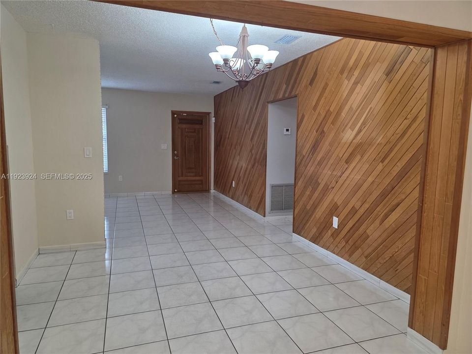 For Rent: $3,250 (3 beds, 1 baths, 1361 Square Feet)