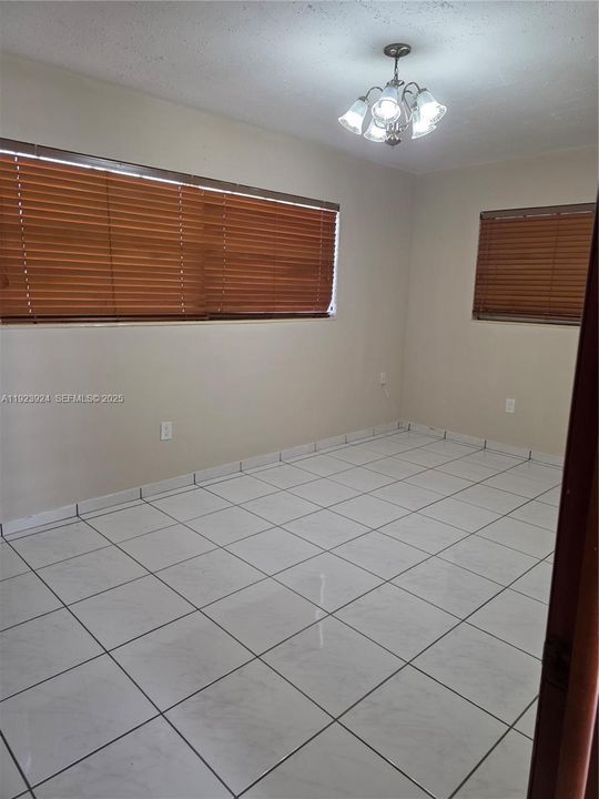 For Rent: $3,250 (3 beds, 1 baths, 1361 Square Feet)