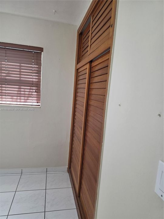 For Rent: $3,250 (3 beds, 1 baths, 1361 Square Feet)