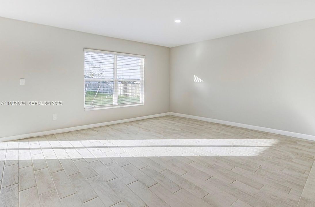 For Rent: $2,000 (3 beds, 2 baths, 0 Square Feet)