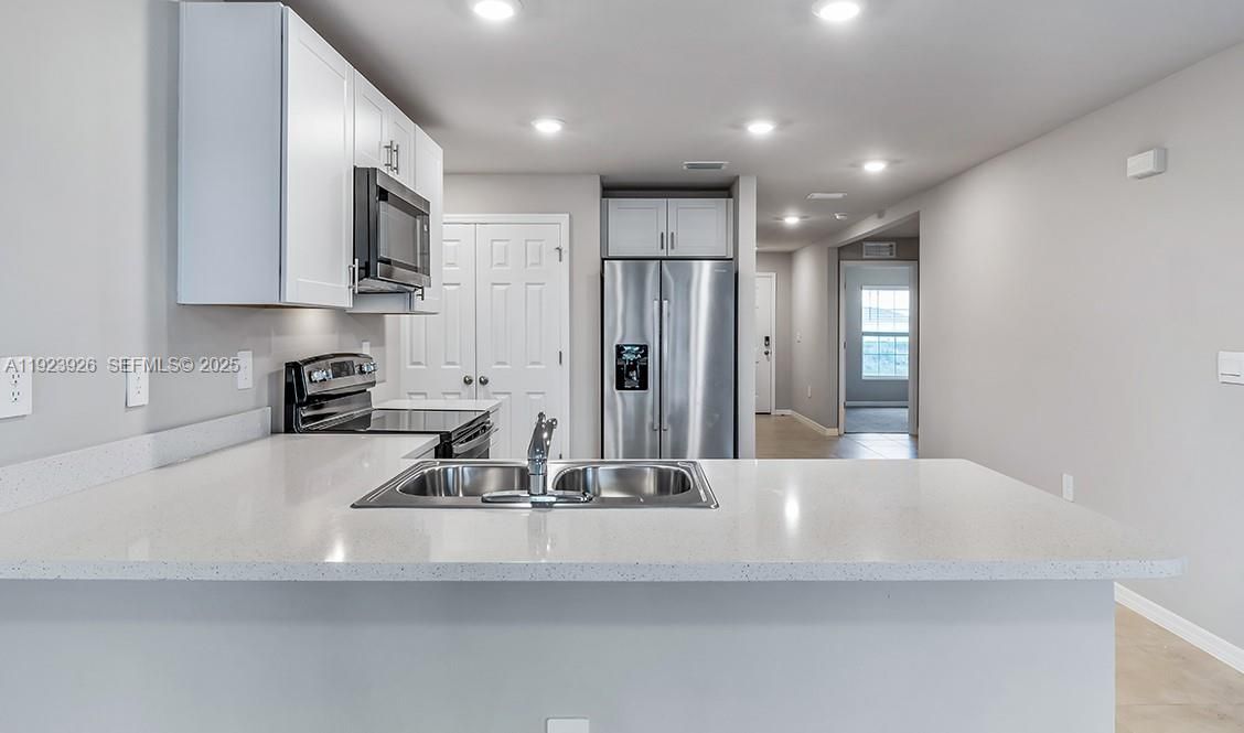 For Rent: $2,000 (3 beds, 2 baths, 0 Square Feet)