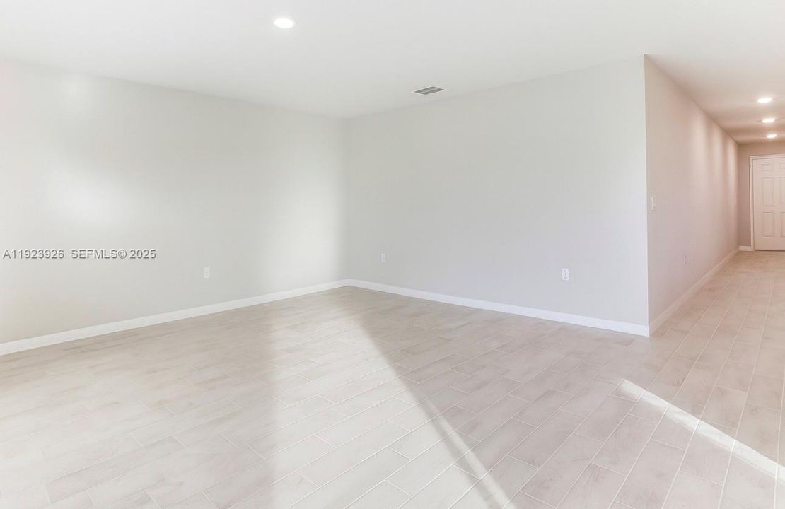 For Rent: $2,000 (3 beds, 2 baths, 0 Square Feet)