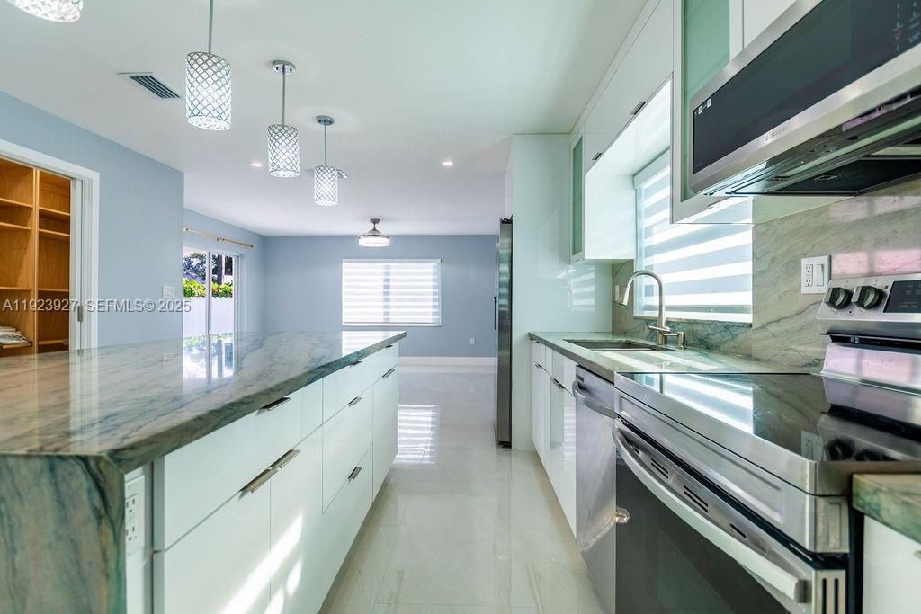 En Renta: $5,000 (4 camas, 2 baños, 1737 Pies cuadrados)