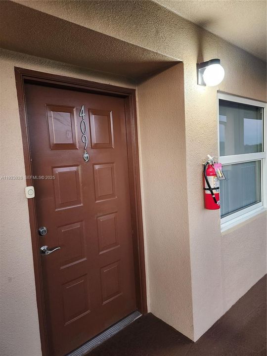 For Sale: $340,000 (2 beds, 2 baths, 1052 Square Feet)