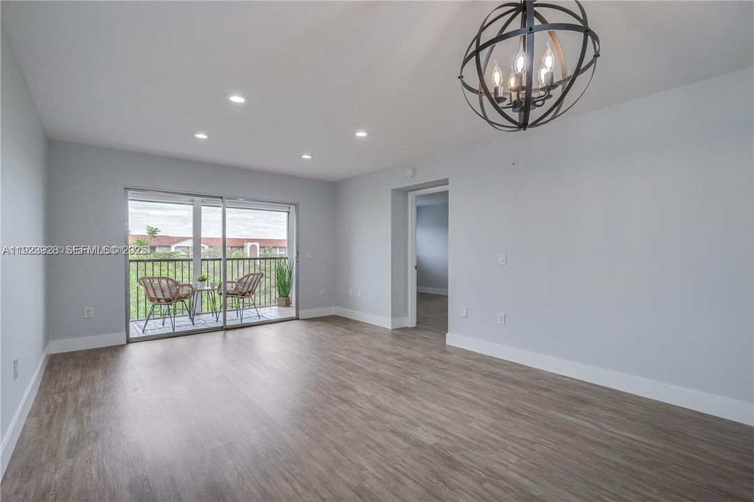 For Sale: $340,000 (2 beds, 2 baths, 1052 Square Feet)