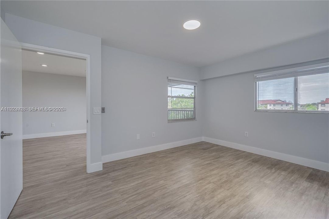 For Sale: $340,000 (2 beds, 2 baths, 1052 Square Feet)