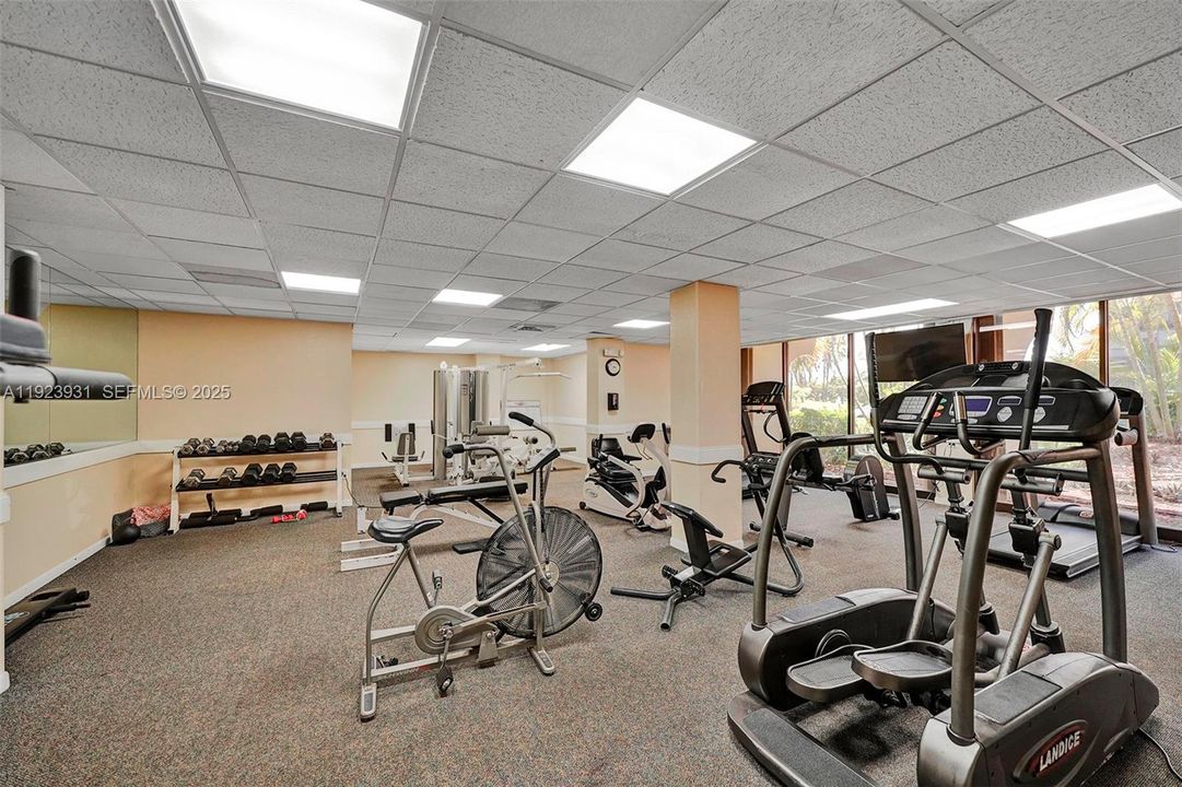 待售: $239,000 (1 贝兹, 1 浴室, 895 平方英尺)