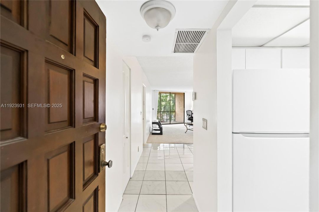 待售: $239,000 (1 贝兹, 1 浴室, 895 平方英尺)