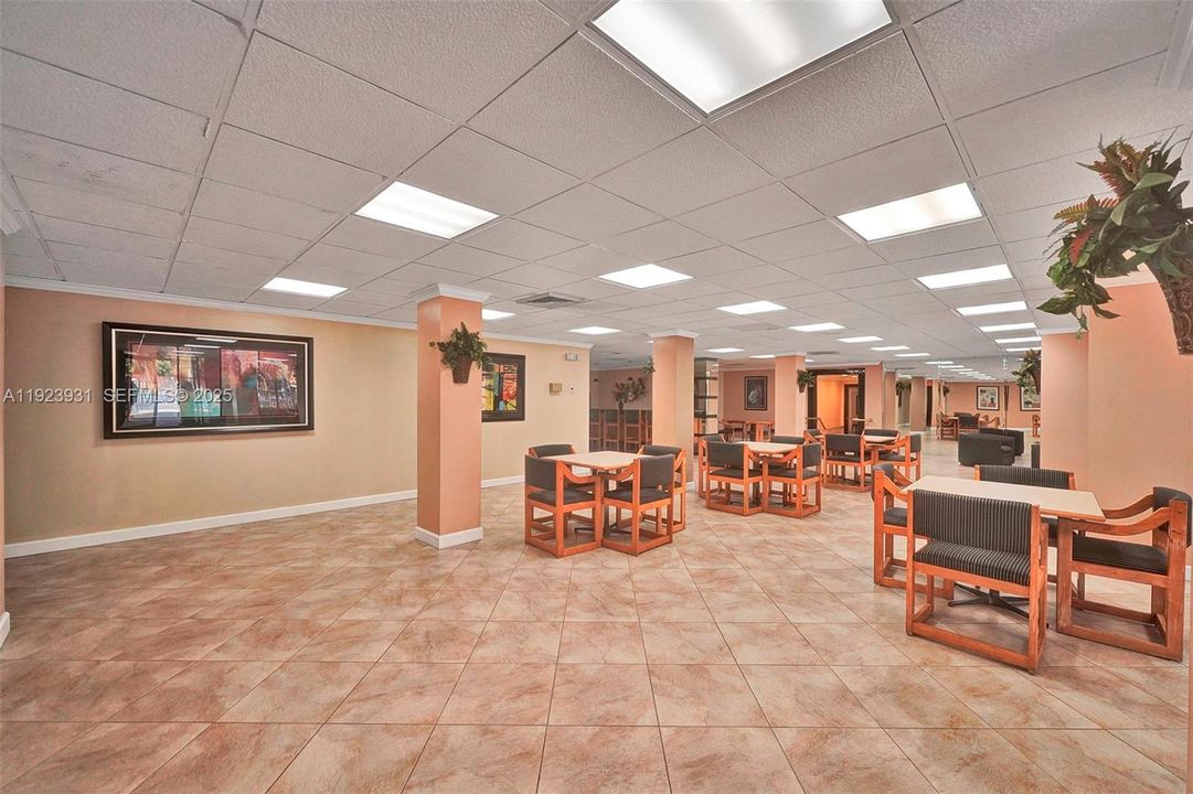 待售: $239,000 (1 贝兹, 1 浴室, 895 平方英尺)