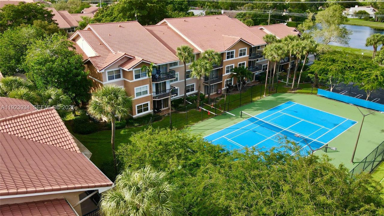 For Rent: $3,000 (3 beds, 2 baths, 1166 Square Feet)