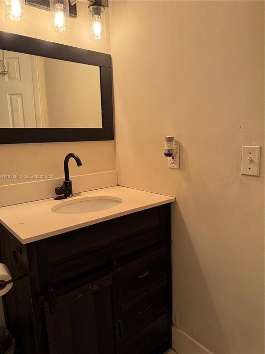 For Rent: $3,000 (3 beds, 2 baths, 1166 Square Feet)