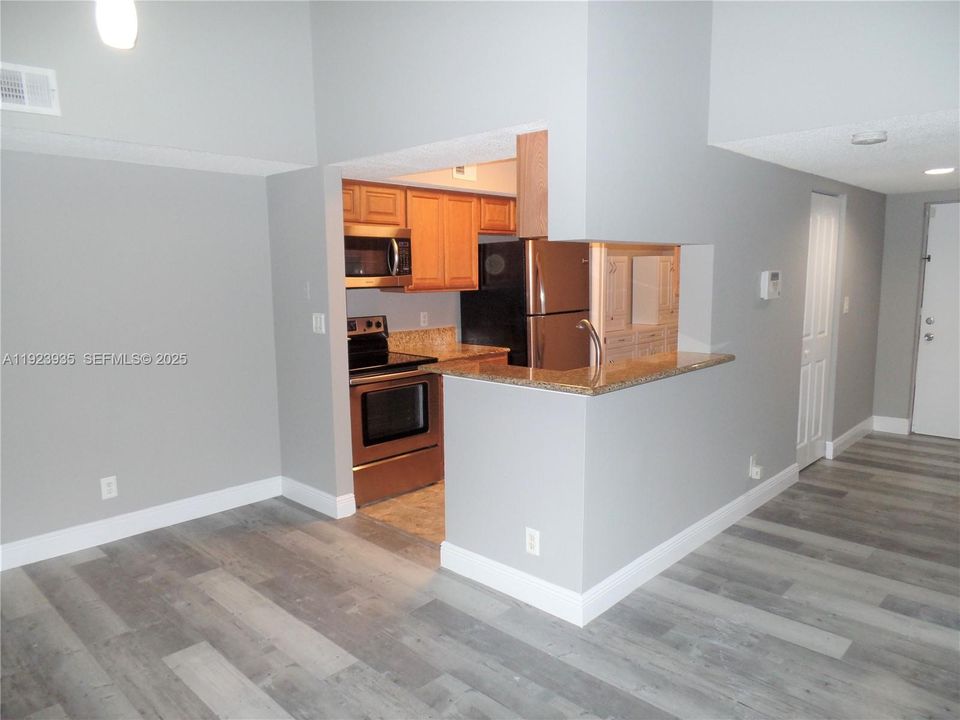 For Rent: $2,395 (2 beds, 2 baths, 1030 Square Feet)