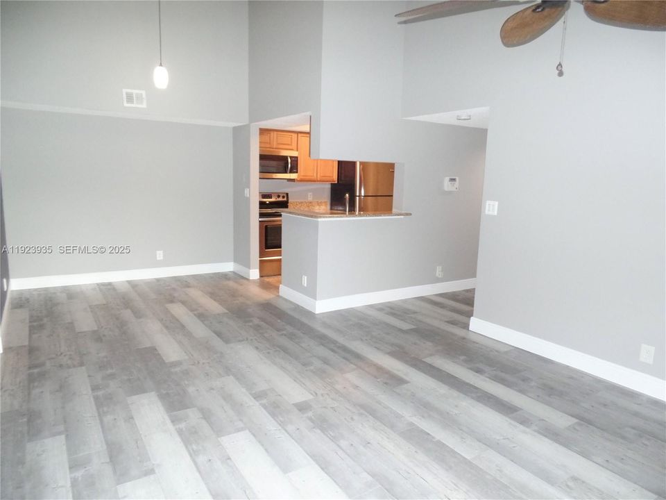 For Rent: $2,395 (2 beds, 2 baths, 1030 Square Feet)