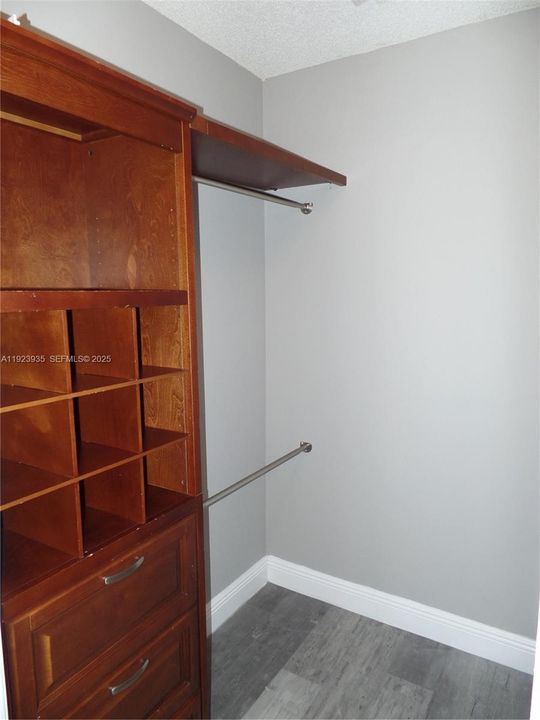 For Rent: $2,395 (2 beds, 2 baths, 1030 Square Feet)