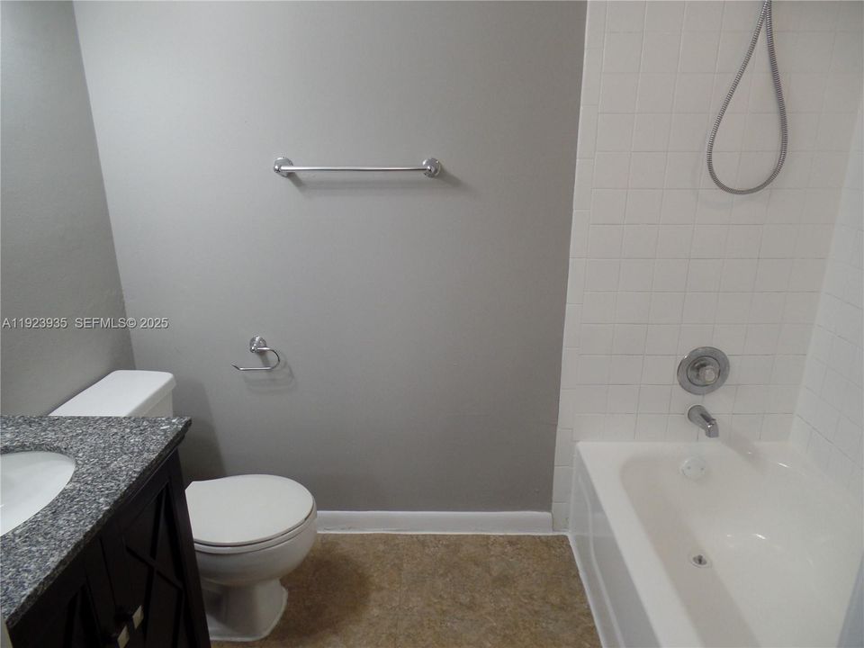 For Rent: $2,395 (2 beds, 2 baths, 1030 Square Feet)