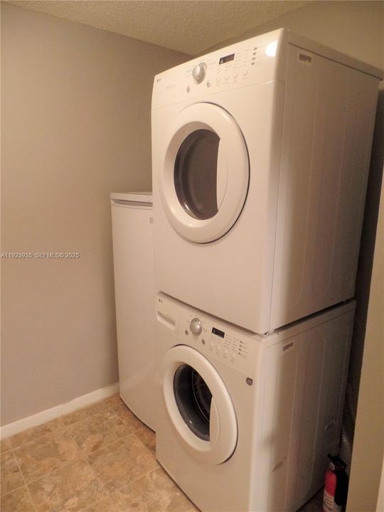 For Rent: $2,395 (2 beds, 2 baths, 1030 Square Feet)