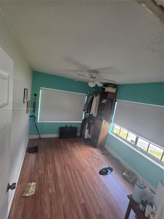 For Sale: $309,999 (2 beds, 1 baths, 720 Square Feet)