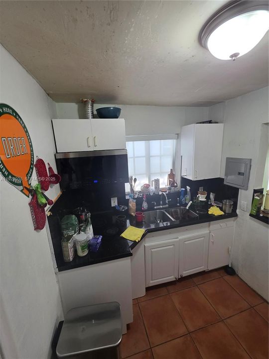 For Sale: $309,999 (2 beds, 1 baths, 720 Square Feet)