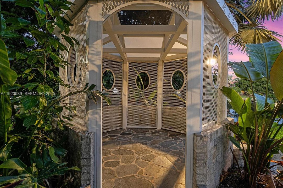 待售: $1,990,000 (8 贝兹, 4 浴室, 3877 平方英尺)