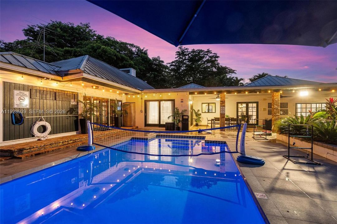 待售: $1,990,000 (8 贝兹, 4 浴室, 3877 平方英尺)