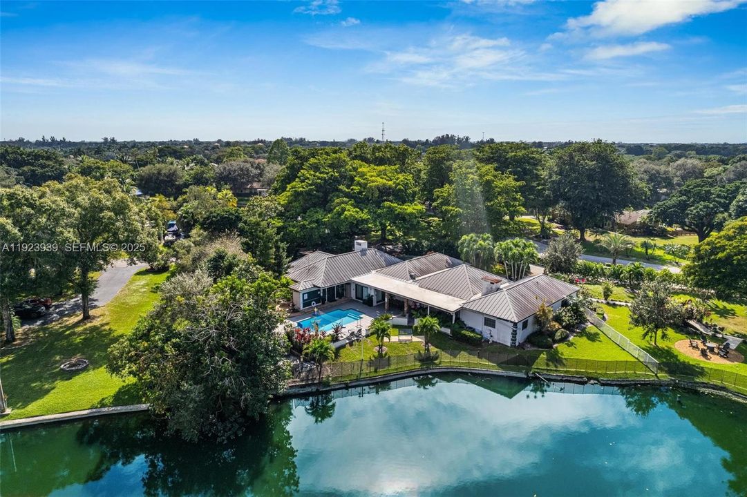 待售: $1,990,000 (8 贝兹, 4 浴室, 3877 平方英尺)